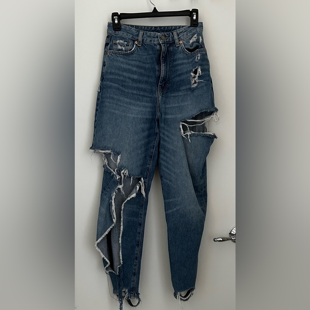 Ultra Distressed Loose Mom Jeans Size 4